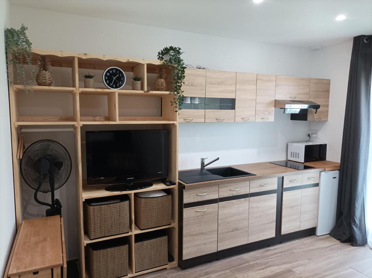 Chambre Amenage En Studio Cers Buitenkant foto